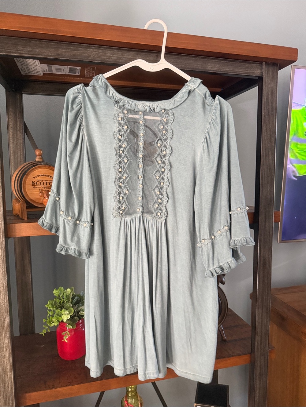 POL Light sage green Ruffle V-Neck Tunic with Pearl-Trim Sleeves EUC - Picture 4 of 4